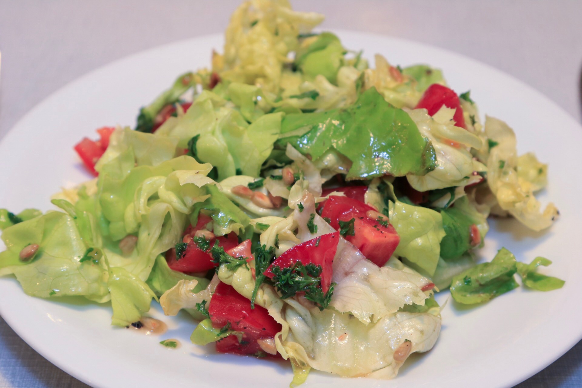 Schneller Salat mit Zitronendressing – Grüne Kiste